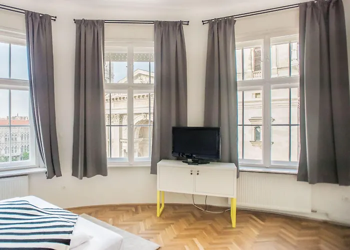 Mgzn Basilica Konukevi 4*